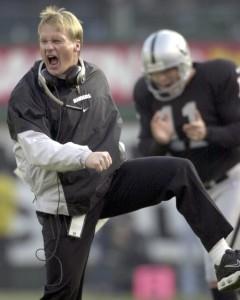 Jon Gruden dirigiu os Raiders entre 98 e 2001 (Foto: AP)