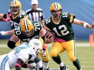 Aaron Rodgers fez mágica em Miami e guiou os Packers para a vitória (Foto: USA Today)