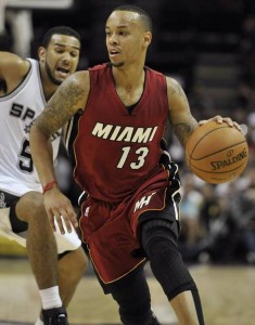 Cestinha, Shabazz Napler faz 25 pontos na vitória do Miami Heat contra o San Antonio Spurs. (Foto: NBA) 