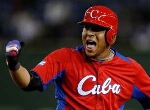 Cubano Yasmani Tomás é sonho de consumo de grandes equipes da MLB 