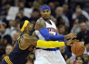 Carmelo Anthony se deu bem melhor contra o amigo LeBron James em Cleveland (Foto: USA Today Sports)