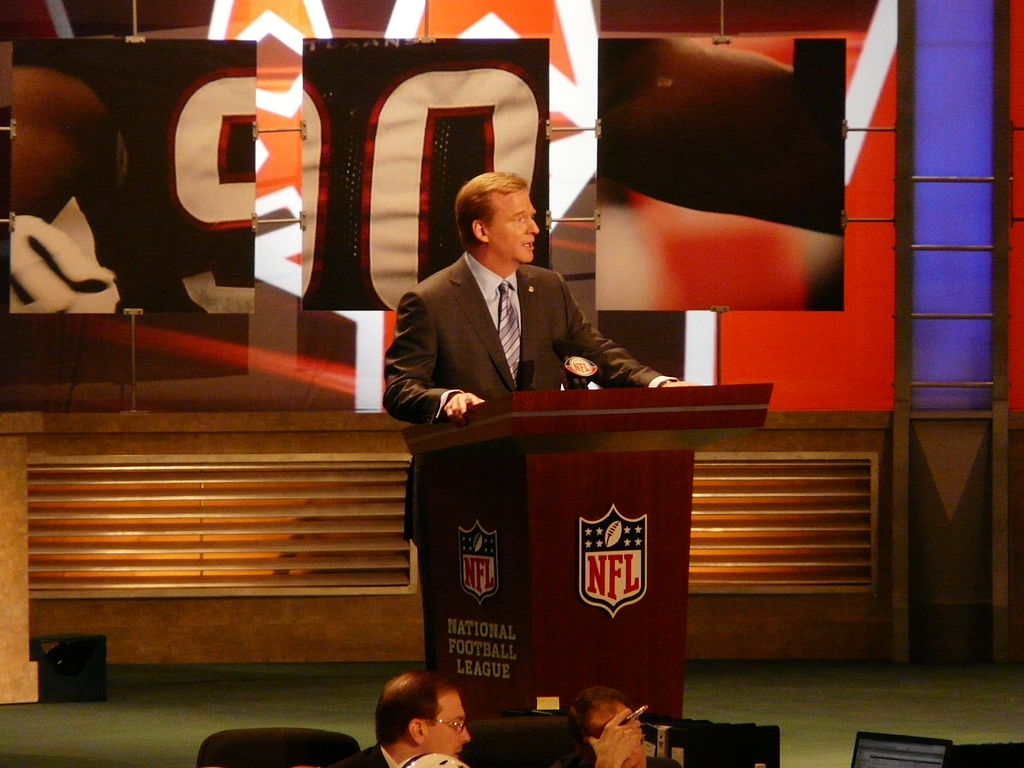 1024px-Commissioner_Goodell_2009_NFL_Draft (1)