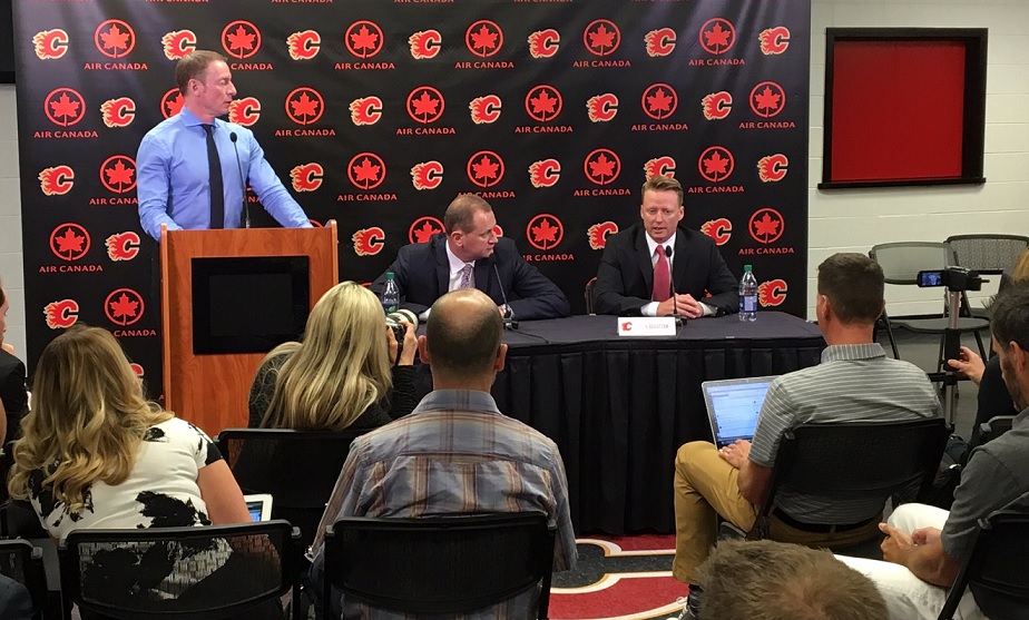 Glen Gulutzan é apresentado como novo técnico do Calgary Flames