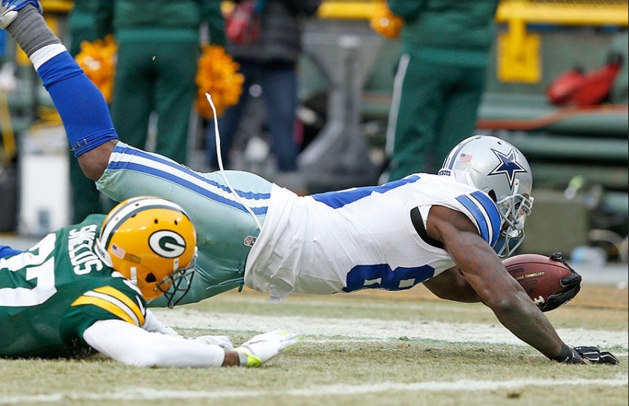 Na temporada 2014, o Dallas Cowboys saiu de campo contra os Packers reclamando de uma recepção de Dez Bryant