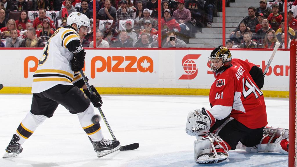 Brad Marchand marca gol da vitória dos Bruins contra o Ottawa Senators