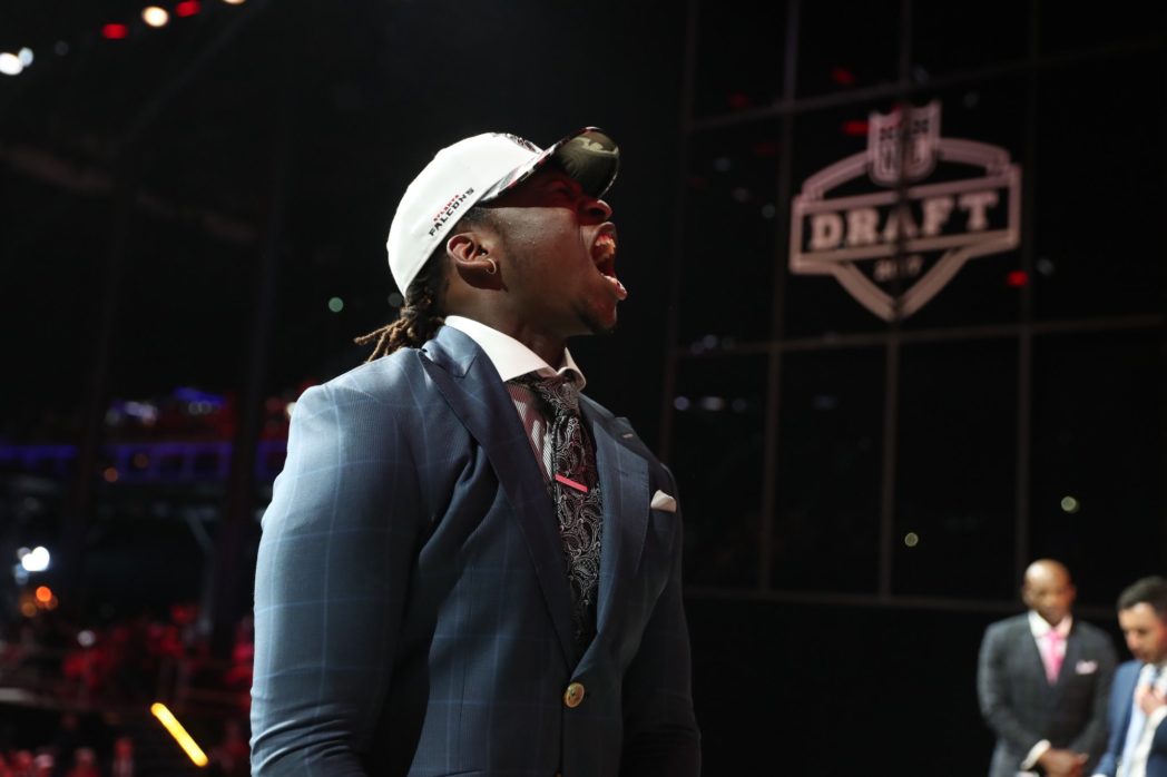 Takkarist McKinley é escolhido pelo Atlanta Falcons no Draft da NFL
