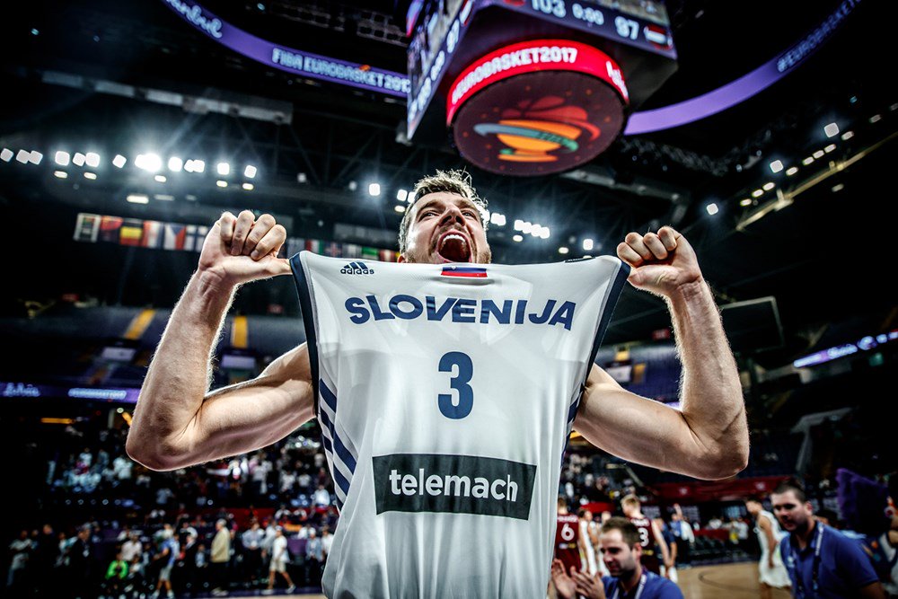 Goran Dragic comemora vitória da Eslovênia sobre a Letônia no Eurobasket 2017