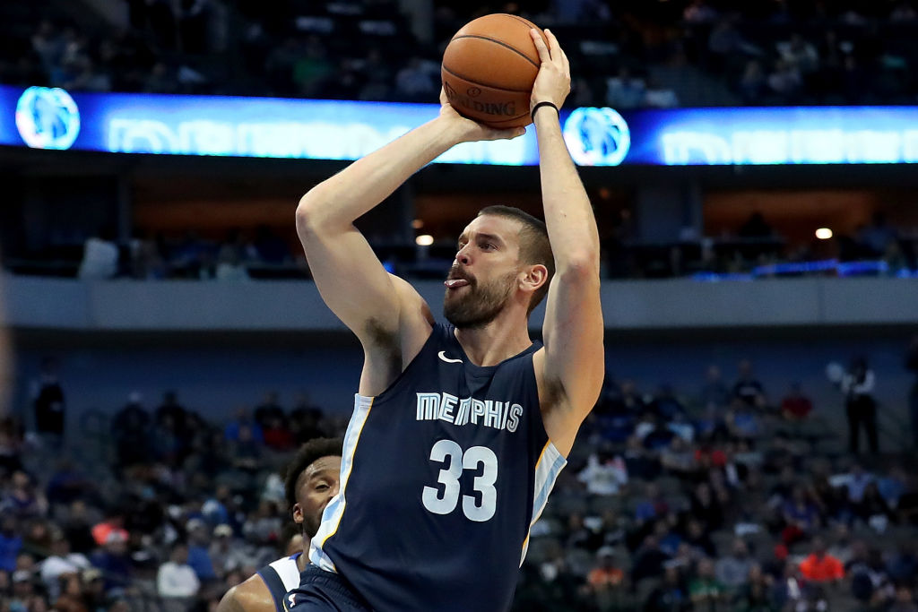 Marc Gasol #33 of the Memphis Grizzlies shoots the ball against the Dallas Mavericks in the second half at American Airlines Center on October 25, 2017 in Dallas, Texas. 