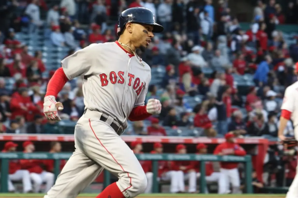 Mookie Betts lidera vitória dos Red Sox contra os Angels