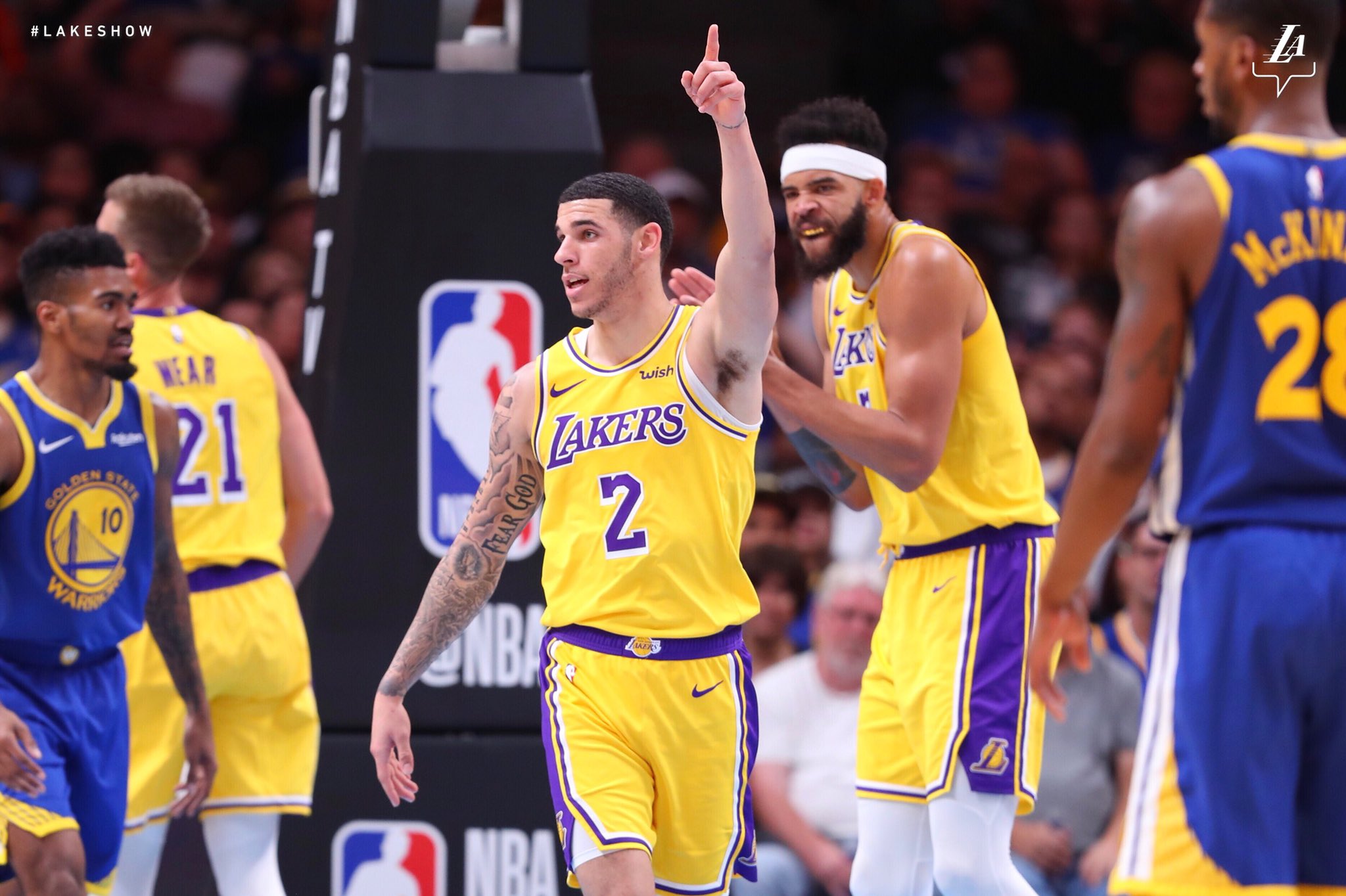 Lakers vencem Warriors