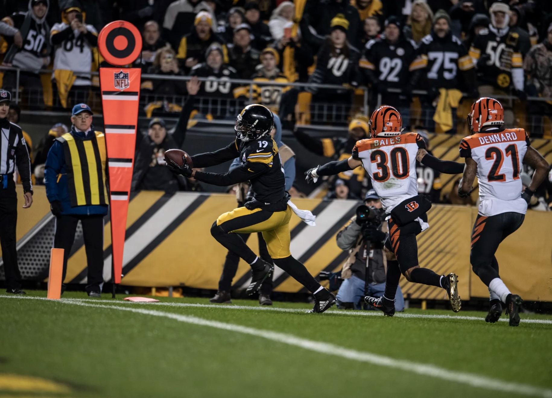Pittsburgh Steelers garante vitória contra Cincinnati Bengals na Semana 17 da NFL 2018.