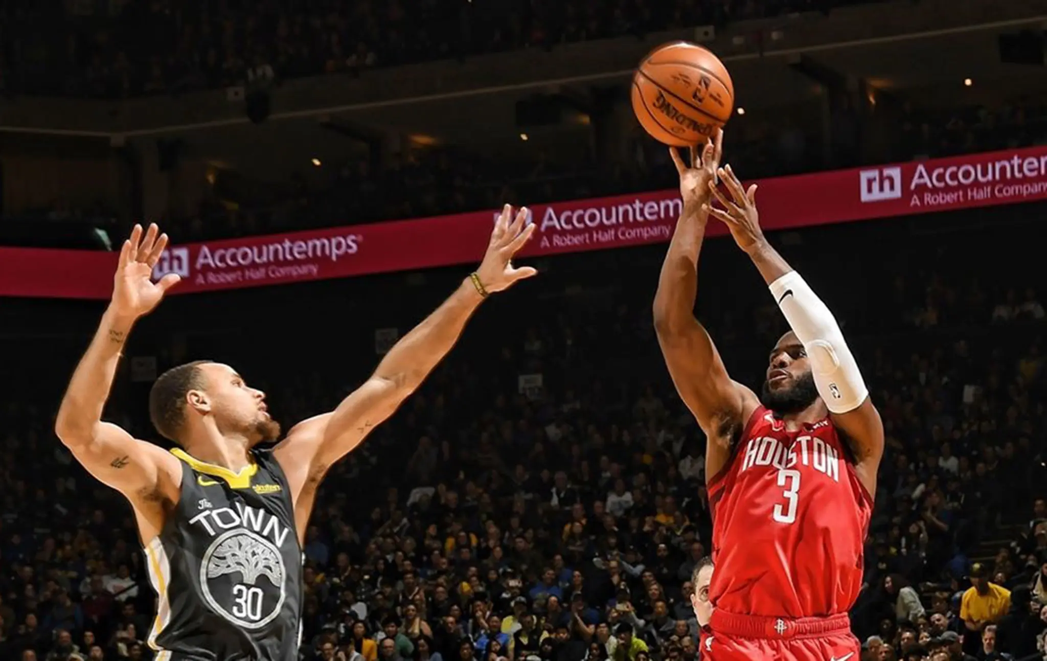 Com grande noite de Chris Paul, Rockets derrotam Warriors