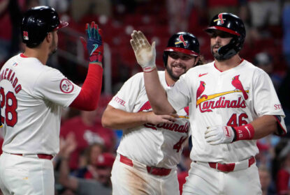 Goldschmidt rebate dois home runs e Cardinals varrem Cubs - The Playoffs