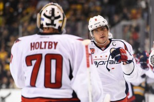 Ovechkin e Holtby foram os destaques da vitória dos Capitals (Foto: NHL)