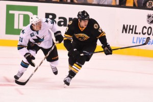 Bruins conseguiu quarta vitória em jogo disputado contra os Sharks (Foto: NHL)