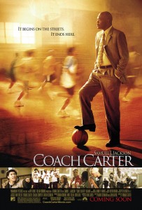 Coach Carter retrata o drama de um treinador que vai além de fazer seus alunos jogarem basquete (Foto: Poster/Divulgação)