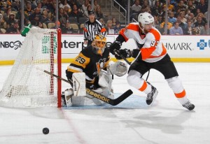 Flyers marcou três vezes no último período e garantiu a vitória sobre os Penguins (Foto: NHL)