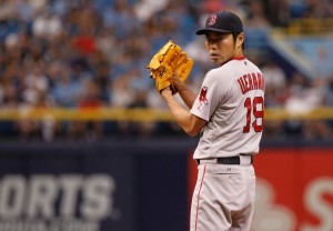 Aos 39 anos, Koji Uehara garante pelo menos mais dois no Boston Red Sox (Foto: USA Today Sports)