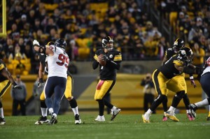 Big Ben lançou dois TDs na vitória dos Steelers no Heinz Field