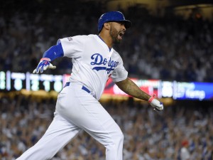 Matt Kemp anotou o home run que definiu a partida para os Dodgers (Foto: AP)