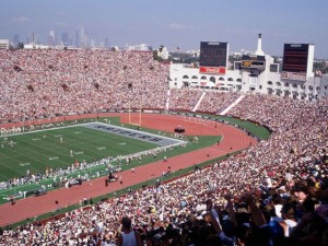 Los Angeles está fora da NFL desde 1994 quando Rams e Raiders deixaram a cidade (Foto: AP)