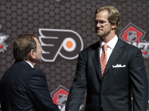 Chris Pronger agora fará parte do NHL's Department of Player Safety (Foto: The Score)