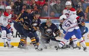 Vitória dos Canadiens foi marcada pelo equilíbrio de 32 tiros para cada lado (Foto: NHL)
