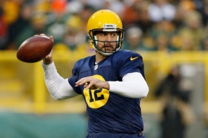 Aaron Rodgers brincou com a bola e liderou os Packers em mais uma surra