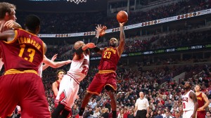 LeBron James guiou o time à vitória com 36 pontos marcados (Foto: NBA.com).