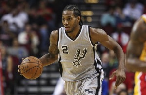 Kawhi Leonard não está preocupado com sua situação contratual com os Spurs (Foto: USA Today Sports)
