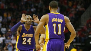 Kobe mais uma vez deu show com 29 pontos (Foto: NBA)