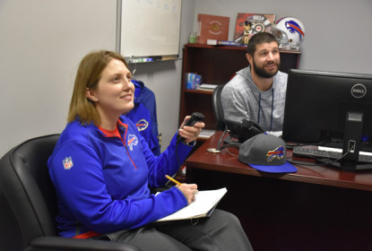 Bills contratam primeira assistente técnica mulher da NFL - The Playoffs