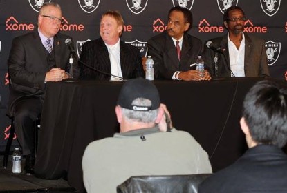Raiders estendem contrato por mais um ano e seguem em Oakland - The Playoffs