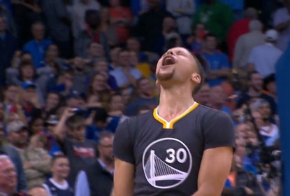Ele não perdoa: Curry faz cesta do meio da rua e Warriors batem Thunder na prorrogação - The Playoffs