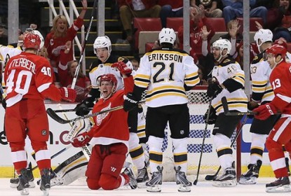 Em jogo com 11 gols, Red Wings derrotam Bruins - The Playoffs