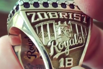 GM dos Royals viaja quatro horas para entregar anel de campeão a Ben Zobrist - The Playoffs