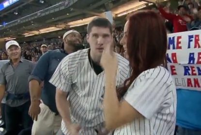 Torcedor perde anel de noivado em pleno Yankee Stadium - The Playoffs