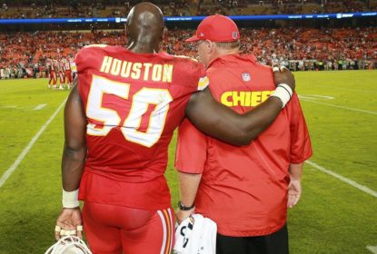 Justin Houston está liberado para voltar às atividades com os Chiefs - The Playoffs