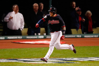 Com 2 home runs de Roberto Perez, Indians vencem Cubs no jogo 1 da World Series - The Playoffs