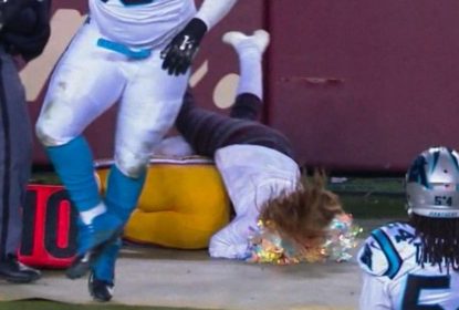 Kirk Cousins atropela cheerleader durante derrota dos Redskins - The Playoffs