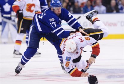No clássico canadense, Maple Leafs goleiam Flames por 4 a 0 - The Playoffs