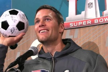 Em coletiva, Tom Brady se emociona ao falar do pai - The Playoffs