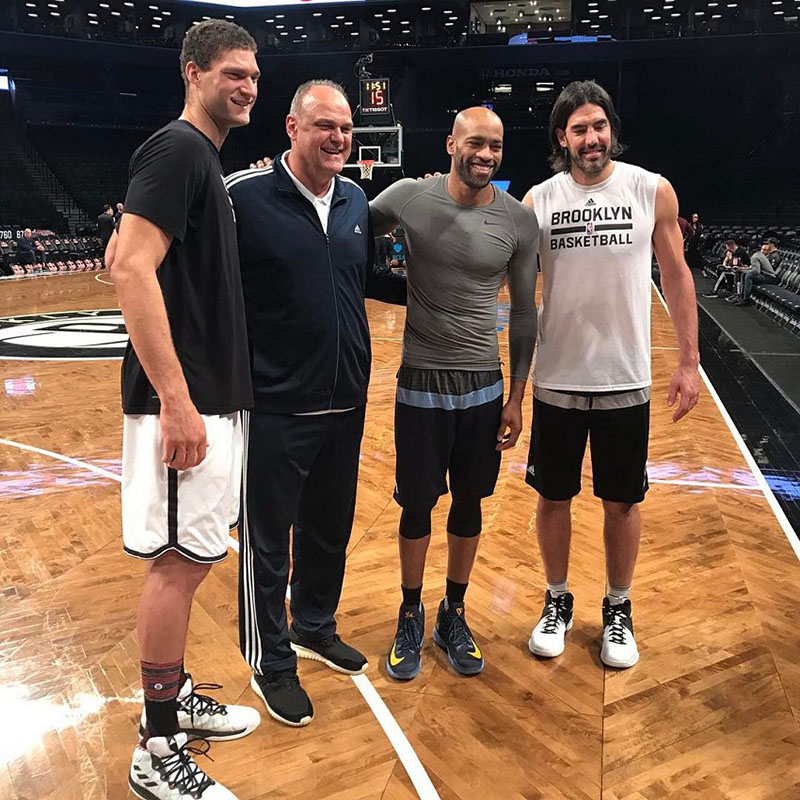 Oscar Schmidt recebe homenagem do Brooklyn Nets