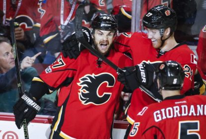 Com 1º período arrasador, Flames vencem Islanders por 5 a 2 - The Playoffs
