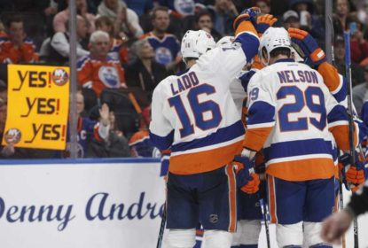 Fora de casa, Islanders vencem Oilers por 4 a 1 - The Playoffs