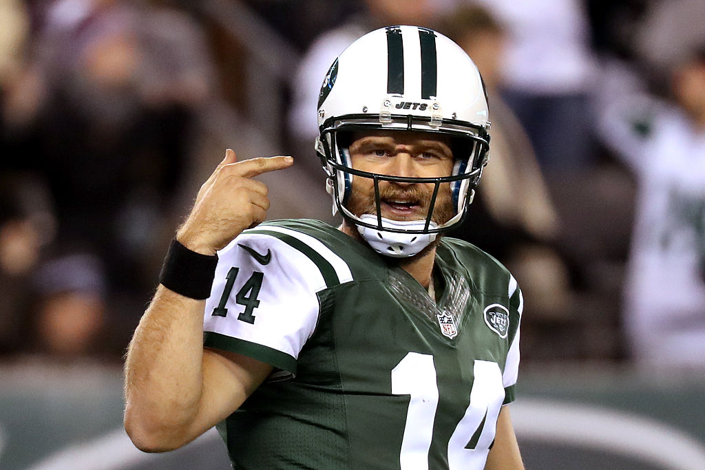 EAST RUTHERFORD, NJ - NOVEMBER 27: Ryan Fitzpatrick #14 of the New York Jets reacts against the New England Patriots during the fourth quarter in the game at MetLife Stadium on November 27, 2016 in East Rutherford, New Jersey