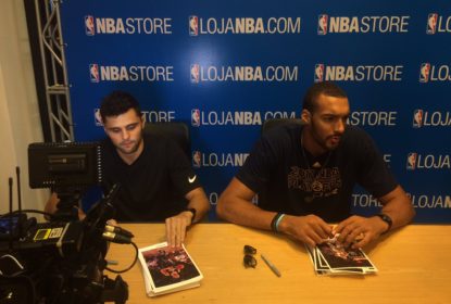 Raulzinho participa de sessão de autógrafos em lojas brasileiras da NBA - The Playoffs
