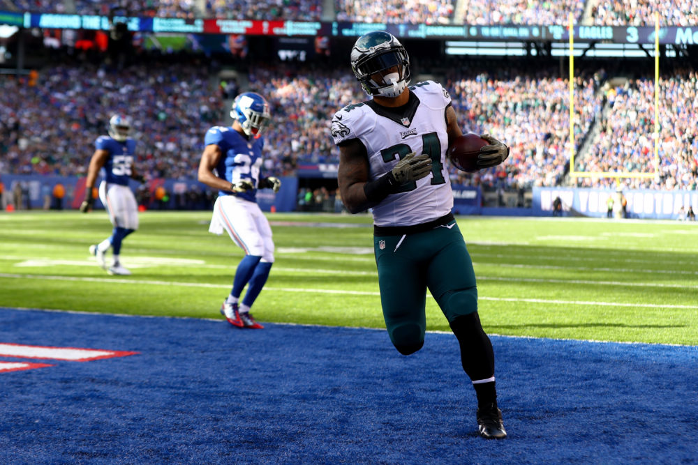 EAST RUTHERFORD, NJ - NOVEMBER 06: Ryan Mathews #24 of the Philadelphia Eagles scores a touchdown against the New York Giants during the second quarter of the game at MetLife Stadium on November 6, 2016 in East Rutherford, New Jersey.