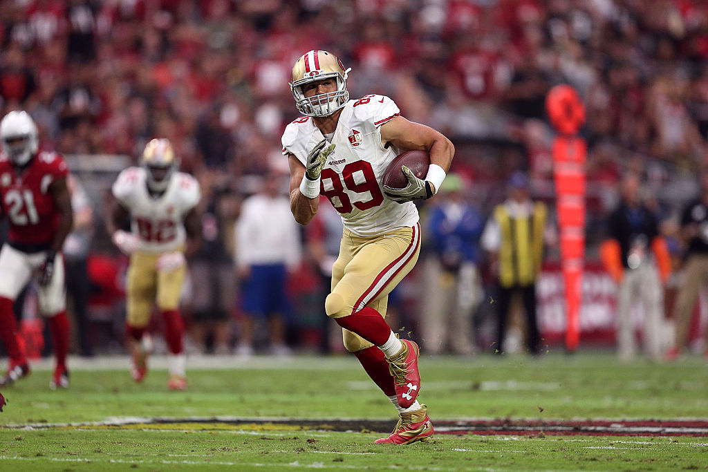GLENDALE, AZ - NOVEMBER 13: Tight end Vance McDonald #89 of the San Francisco 49ers runs up field during the first half of the NFL football game against the Arizona Cardinals at University of Phoenix Stadium on November 13, 2016 in Glendale, Arizona. The Cardinals beat the 49ers 23-20. 
