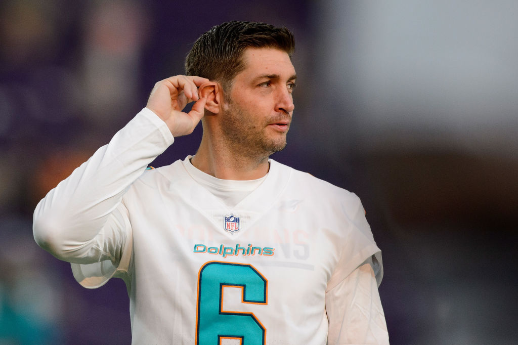 MINNEAPOLIS, MN - AUGUST 31: Jay Cutler #6 of the Miami Dolphins looks on during warmups before the preseason game against the Minnesota Vikings on August 31, 2017 at U.S. Bank Stadium in Minneapolis, Minnesota. The Dolphins defeated the Vikings 30-9.